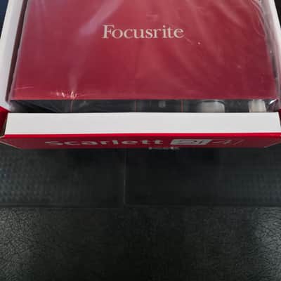 Focusrite Scarlett 2i4 2nd Gen USB Audio Interface 2016 - 2018 - Red / Black image 3