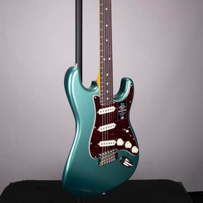 Fender American Professional Classic Stratocaster - Faded Sherwood Green Metallic with Rosewood Fingerboard, Includes Deluxe Gig Bag image 3