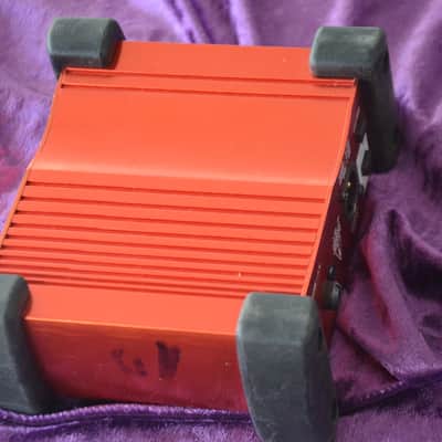 Behringer Ultra-G * GI100 Battery / Phantom Powered DI Box * Authentic 4 x 12" speaker emulation * Ultra-flat frequency response due to renowned BEHRINGER OT-1 transformer image 7