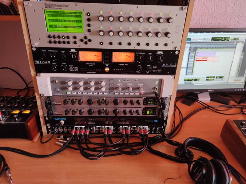 Digidesign Digi 003 Rack+ Rackmount Firewire Interface with 8 Mic Pres 2000s - Gray image 1