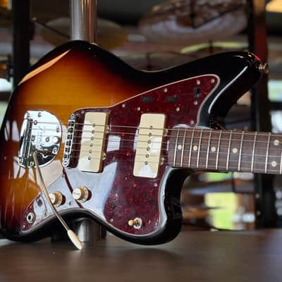 Fender Classic Player Jazzmaster Special with Rosewood Fretboard 2009 - 2017 - 3-Color Sunburst image 2