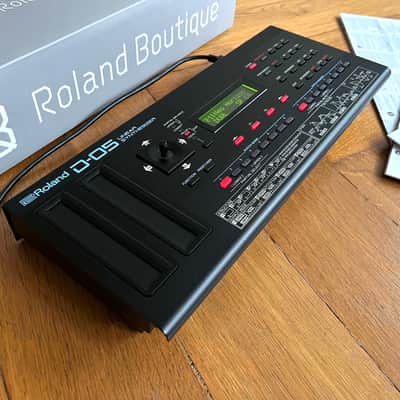 Roland D-05 Boutique Series Linear Synthesizer - complete set image 3