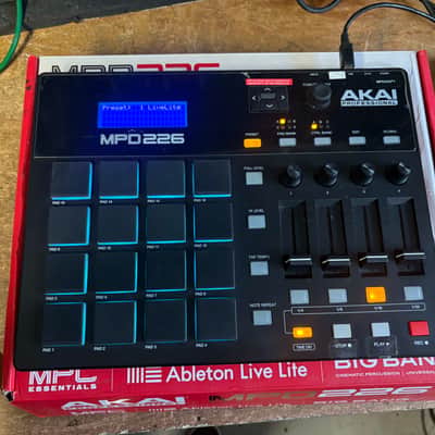 Akai MPD226 2015 - Present - Black image 5