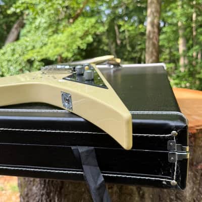 Douglas Fulcrum Pro 2012 - Flying V Guitar White image 9