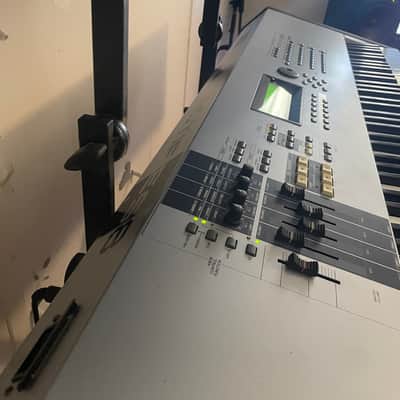 Yamaha Motif ES 8 Production Synthesizer 2000s - Gray image 16