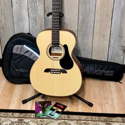 Alvarez RF26 Regent OM/Folk Acoustic Natural Complete with Killer Gig Bag  & Guitar Wall Hanger ! image 13