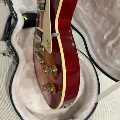 Gibson Les Paul Classic 2022 Cherry Burst Upgraded Locking Tuners Upgraded Gibson case image 3