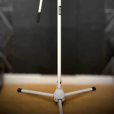 On-Stage MS7801W Telescoping Microphone Boom Stand image 3