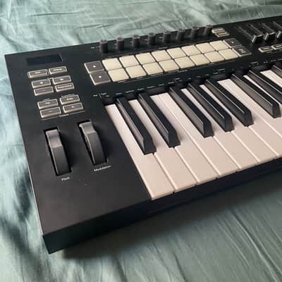 Novation Launchkey 61 MKIII MIDI Keyboard Controller 2020 - Present - Black image 2