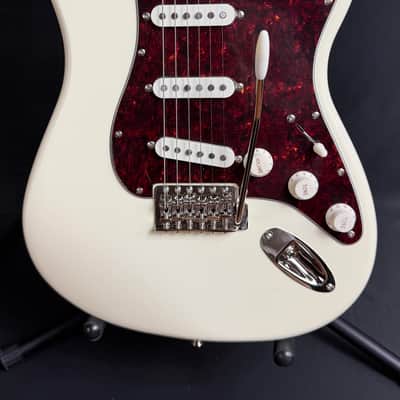 Squier Classic Vibe 60's Stratocaster Electric Guitar Olympic White image 2