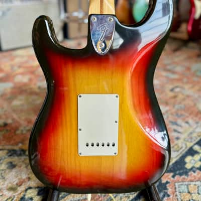 1976 Fender Stratocaster Sunburst image 4