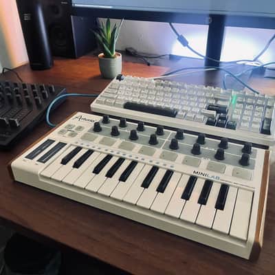 Arturia Minilab MIDI Keyboard Controller image 2
