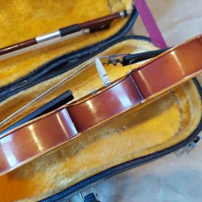 Suzuki Model 220 (1/10 Size) Violin, Japan 1975, with case & bow image 10