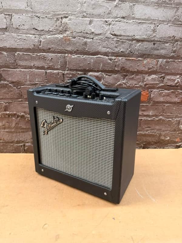 Fender Mustang I (V.1) 20-Watt 1x8" Guitar Combo Modeling Amplifier image 1