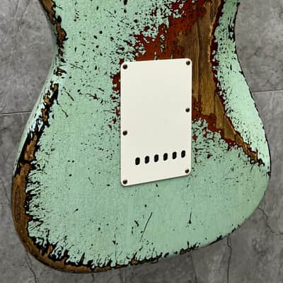 FENDER CUSTOM SHOP 1961 Stratocaster Super Heavy Relic, 3A Rosewood Fingerboard, Aged Surf Green over 3-Color Sunburst 9231016779 SERIAL NUMBER CZ590492 - 7 LBS 6 OZ image 2