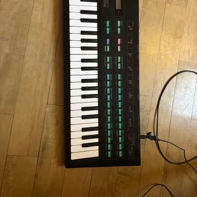 Yamaha DX100 Programmable Algorithm Synthesizer 1985 - Black