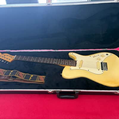 Fender Bullet Deluxe with Rosewood Fretboard 1981 - 1982 - Ivory image 1