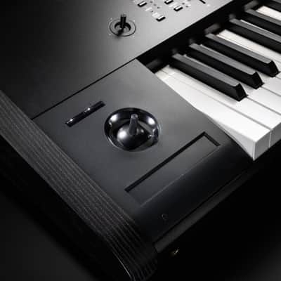 Korg KRONOS373 73-Key Dynamic Synthesizer Workstation with 9 Distinct Sound Engines image 7