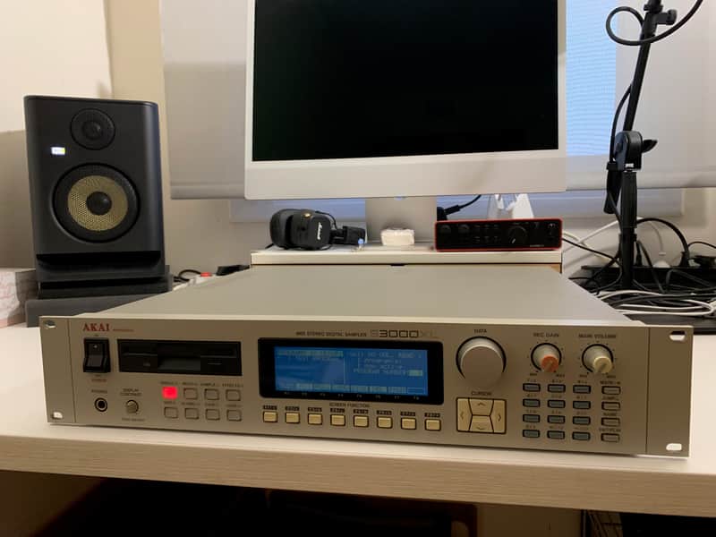 Akai S3000XL Sampler image 1