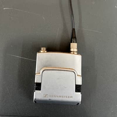 Sennheiser EM3532 572-608 MHz w/2 SK5012 Bodypacks - Two Available image 11