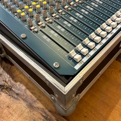 Allen & Heath MixWizard WZ3 16:2 - Inc Flight Case image 5
