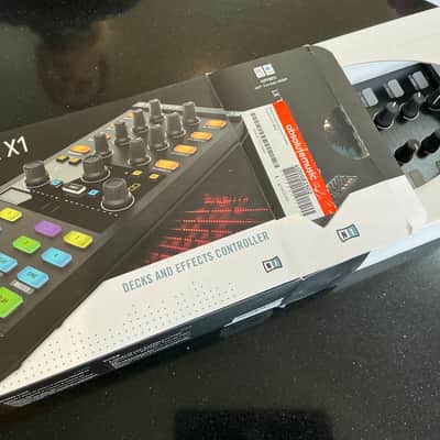 Native Instruments Traktor Kontrol X1 2010s - Black image 8