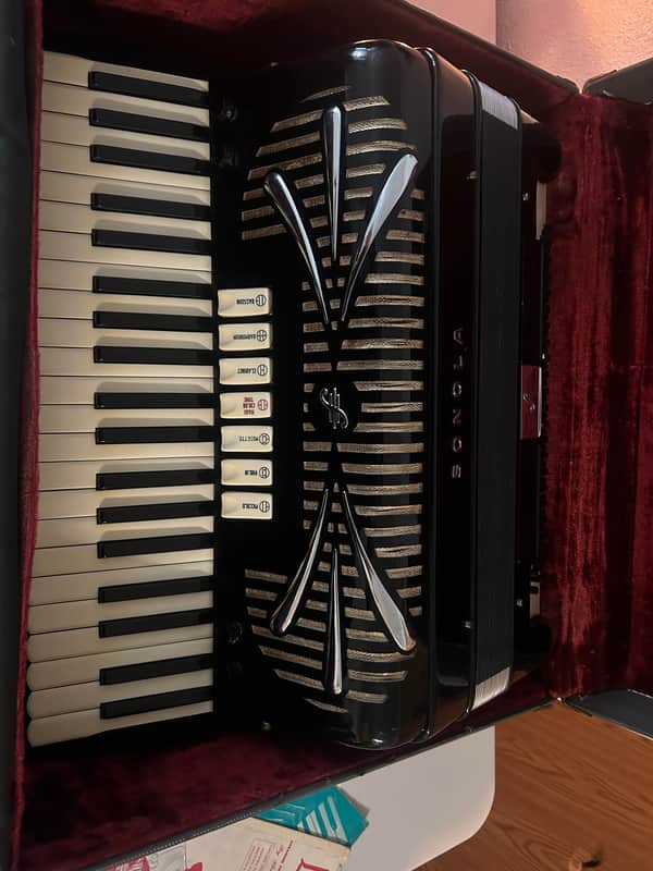 Sonola AA7 full size bass accordion with case fantastic shape image 1