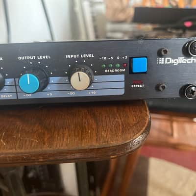 Digitech RDS 1900 digital delay, flange, chorus, echo unit with rack mount bolts and washers. image 4