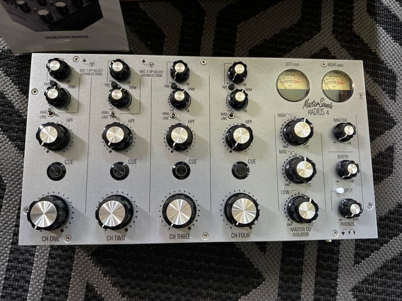 MasterSounds Radius 4 Mk1 Silver. Excellent - Free Shipping image 1