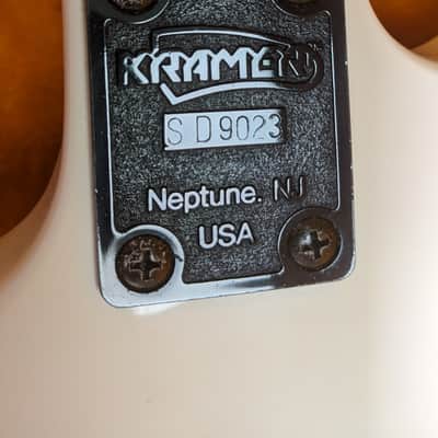Kramer 610- 1987 White with black pinstripe image 4