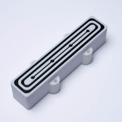 Custom 4-String Jazz Bass Pickup Covers (No Holes) Set of 2 - White & Black-Honeycomb image 3
