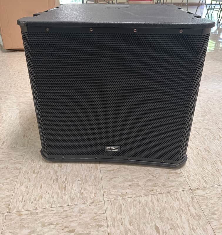 QSC KLA181 KLA Series 18" Powered Subwoofer Speaker