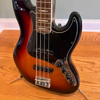Fender American Deluxe Jazz Bass with Rosewood Fretboard 2010 - 2016 - 3-Color Sunburst image 1