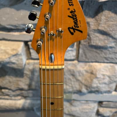 Fender Stratocaster with 3-Bolt Neck, Maple Fretboard 1975 - Natural image 2