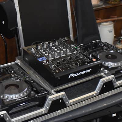 Pioneer CDJ-2000 Nexus (x2) with DJM 900 Nexus 4-Channel Mixer 2010s - Black image 1