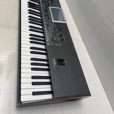 Korg PA3X LE 76 Key Professional Arranger Used in mint condition