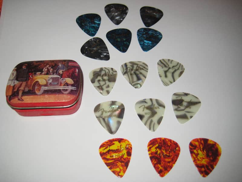 Fender 15 Medium Premium Guitar Picks W/ Metal Nostalgia Case image 1