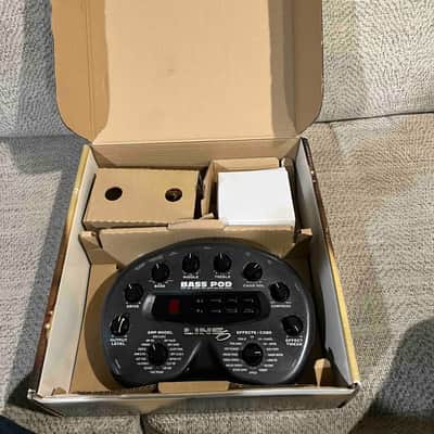 Line 6 Bass POD Multi-Effect and Amp Modeler 2000s - Black image 7