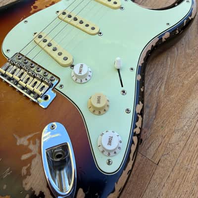 Fender Mike McCready Signature Stratocaster 2023 - Present - 3-Color Sunburst Relic image 3