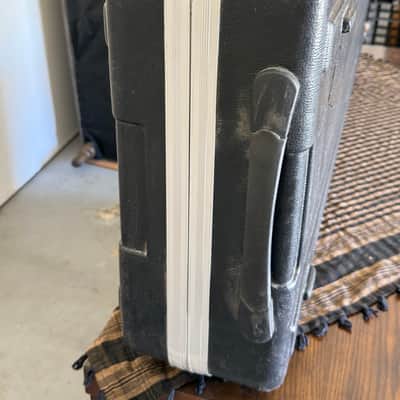Gator Hardshell travel case with wheels 2000’s - Gloss image 3