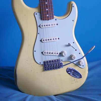 Fender CME Exclusive Road Worn 1960s Stratocaster 2020 - Vintage white image 1