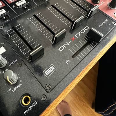 Denon DN-X1700 Mixer / DVS,  Midi / Multi-Effects / Discrete Phono Preamps & DeckSaver image 8