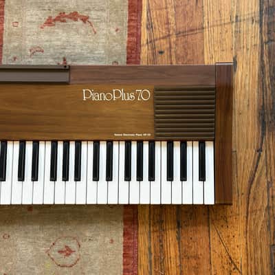 Roland HP-70 Piano Plus