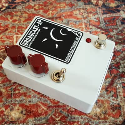 Hudson Electronics Broadcast-AP Ariel Posen Signature 2019 - Present - White image 2