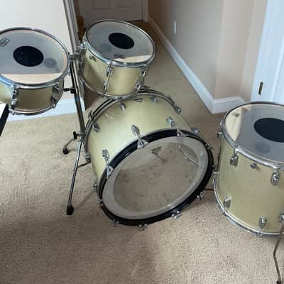 Ludwig Standard 12/13/16/22 Drum Kit 1970’s - Silver Mist image 3