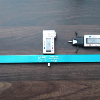 Set of 2 - Digital Action Gauge & Digital Neck Relief Gauge - G-Tech Guitar Works imagen 3