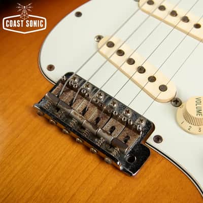 1997 Fender American Vintage Reissue '62 Stratocaster with original case AVRI image 17