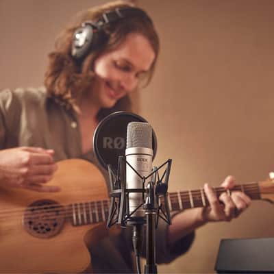 Rode NT1 5th Generation Condenser Microphone (Silver) with GFW-MIC-0501 Round Base Desktop Mic Stand image 2