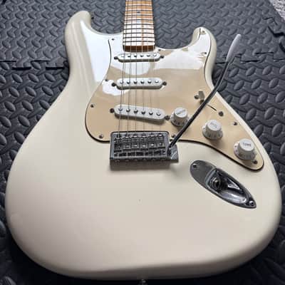 Fender Mexican Stratocaster - 2012 - Arctic White image 9