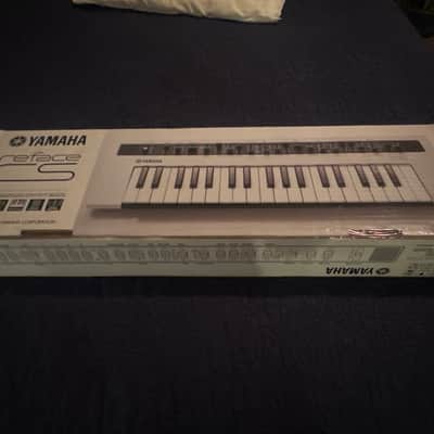 Yamaha Reface CS Mini Mobile Keyboard 2015 - Present - White
